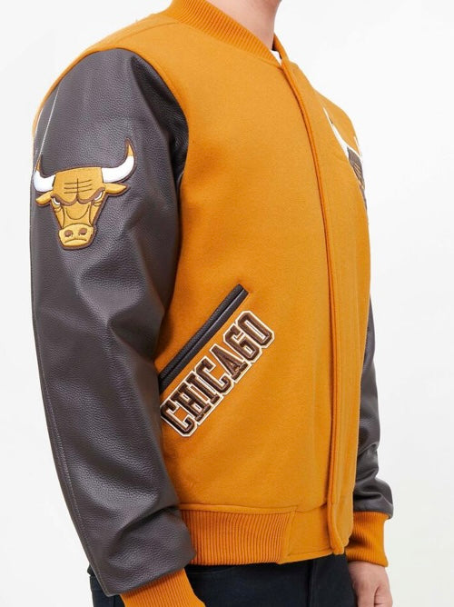 Pro Standard Chicago Bulls Varsity Jacket - Tan